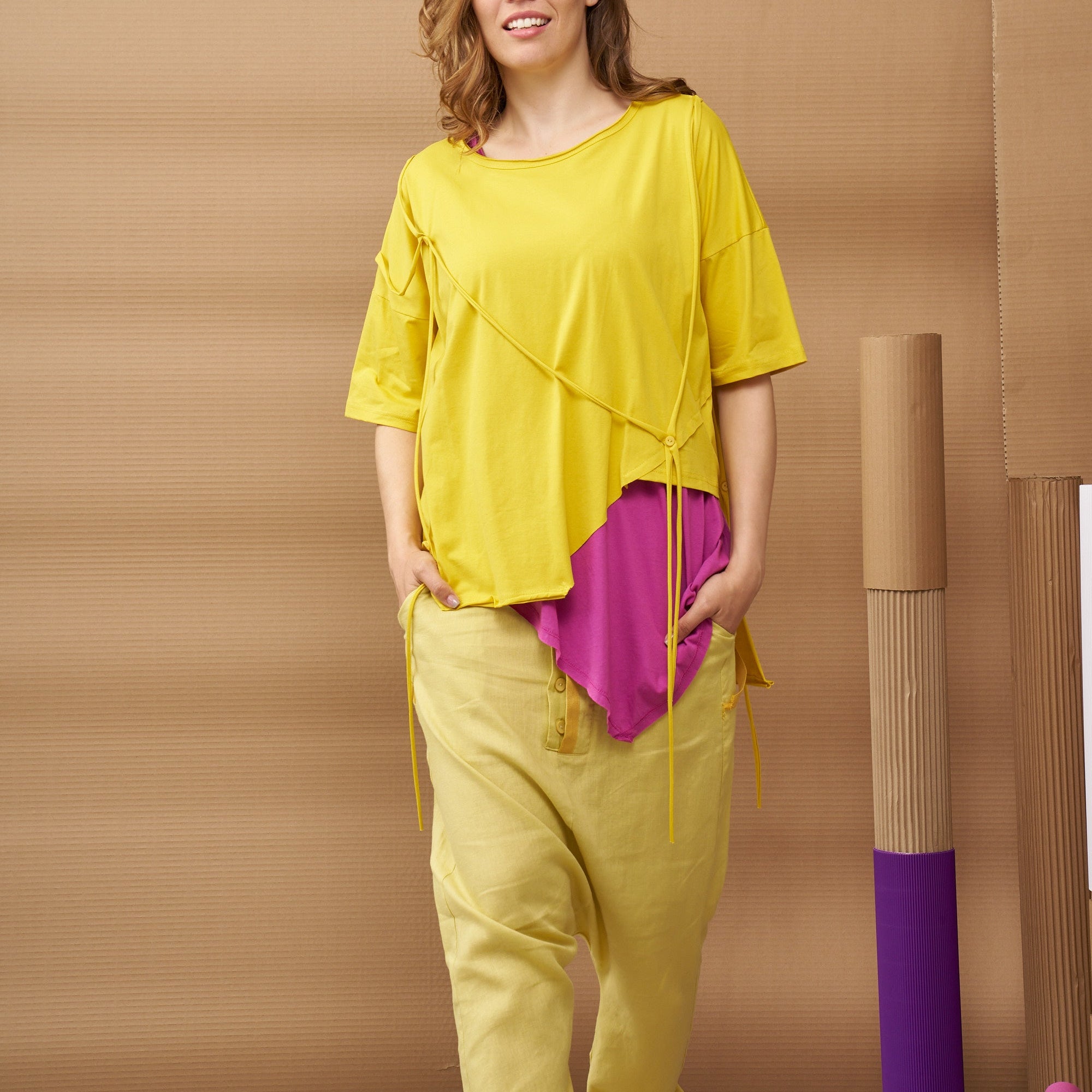 התאמת צבעים בבגדים – איך לשלב נכון ולשדרג את הסטייל?