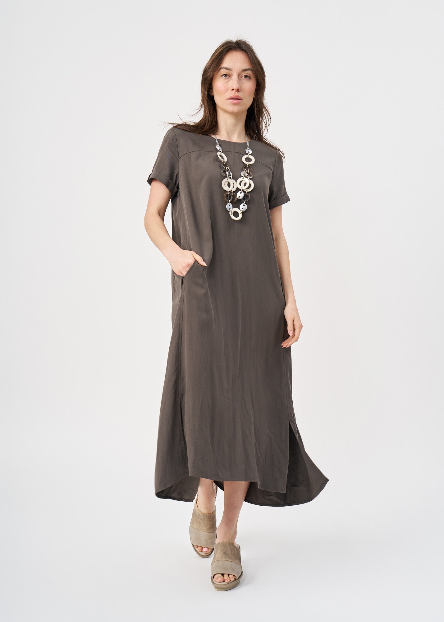 Short sleeve dress in dark gray ribbon combination fabric