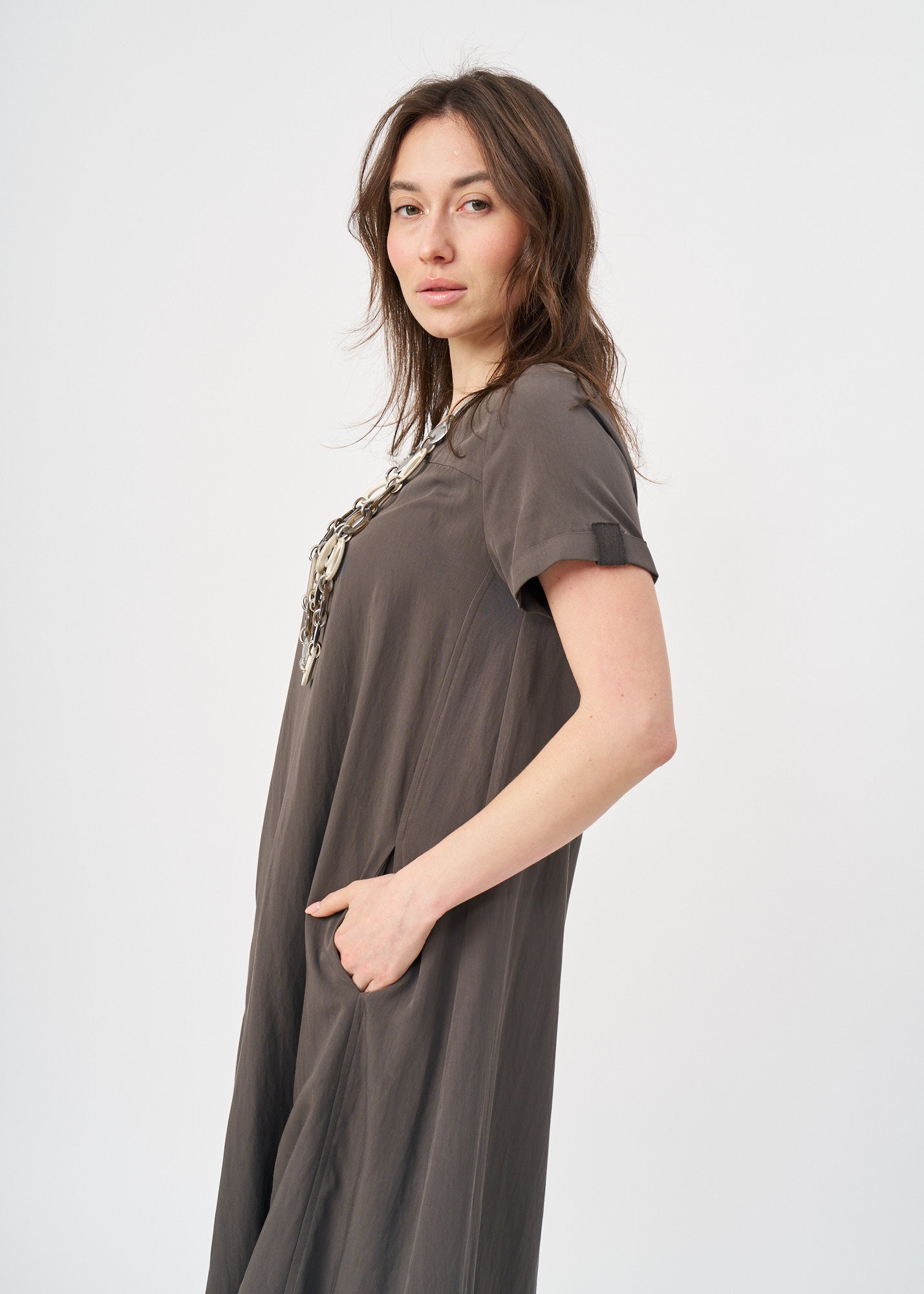 Short sleeve dress in dark gray ribbon combination fabric