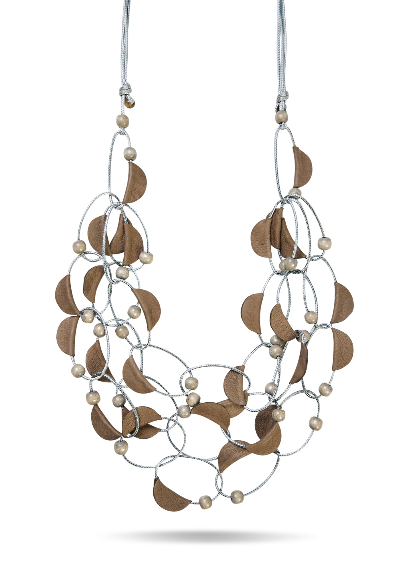 Loop chain with gray sewing leather halves on it