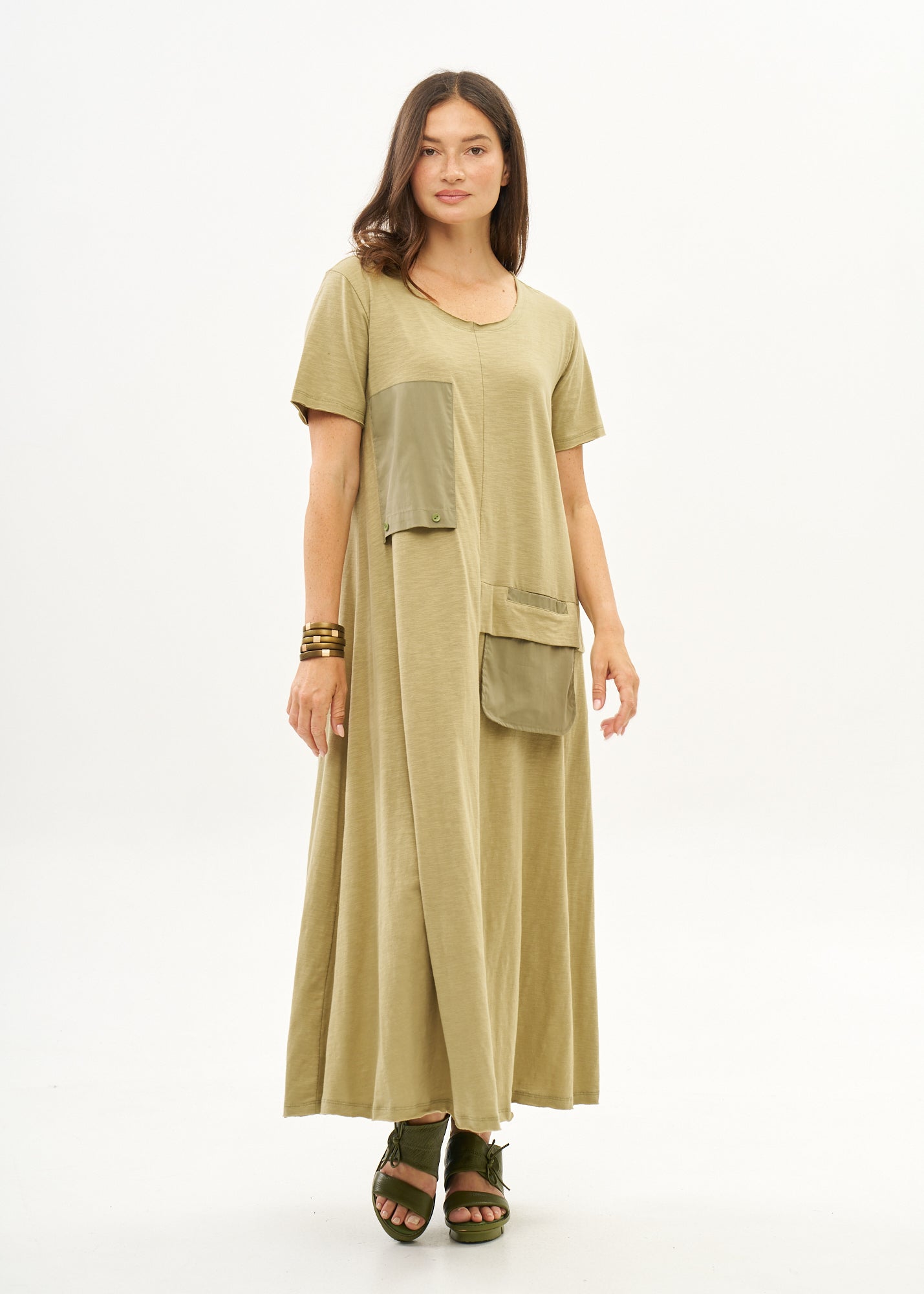 Green short sleeve dress with inverted pocket