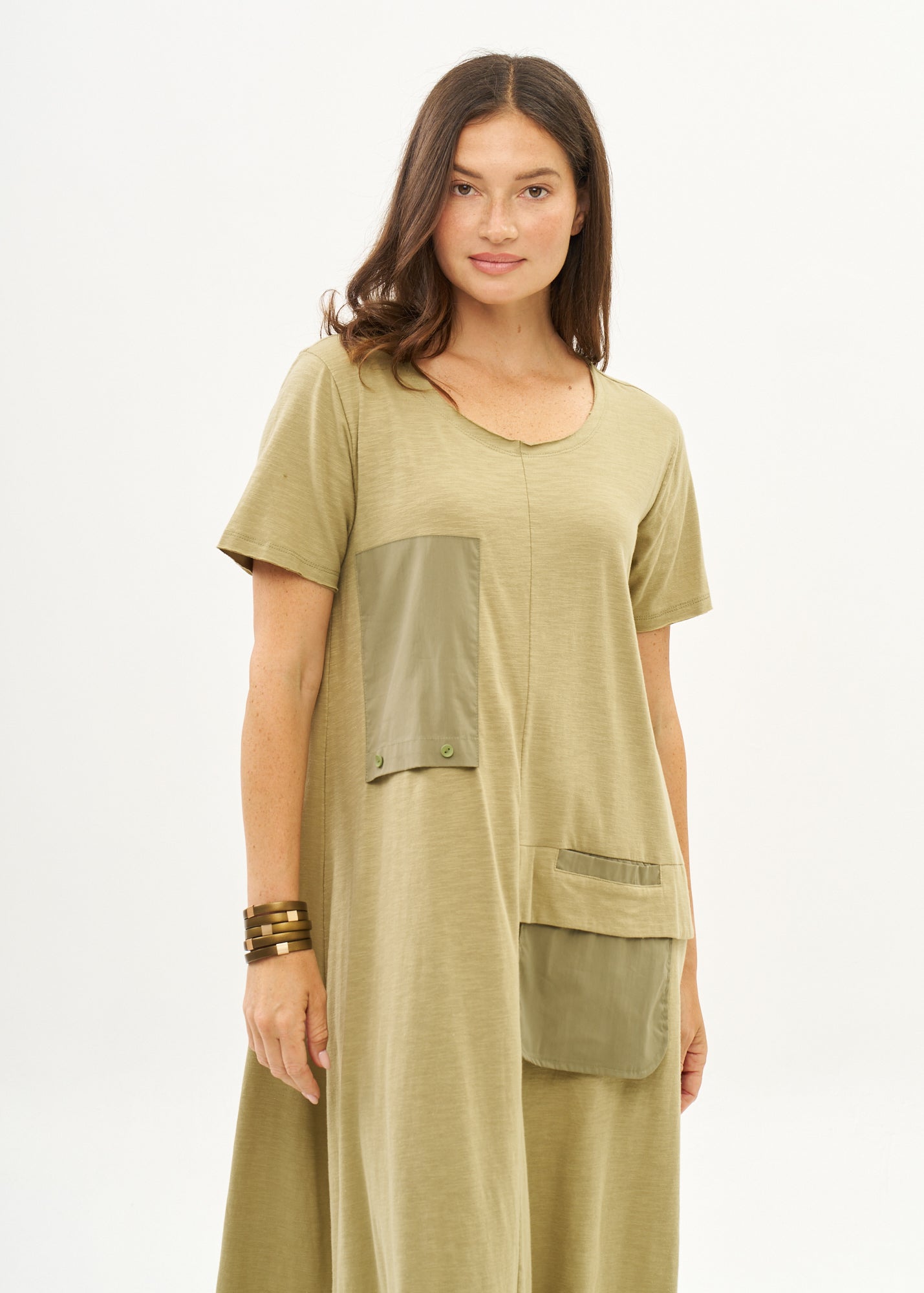 Green short sleeve dress with inverted pocket