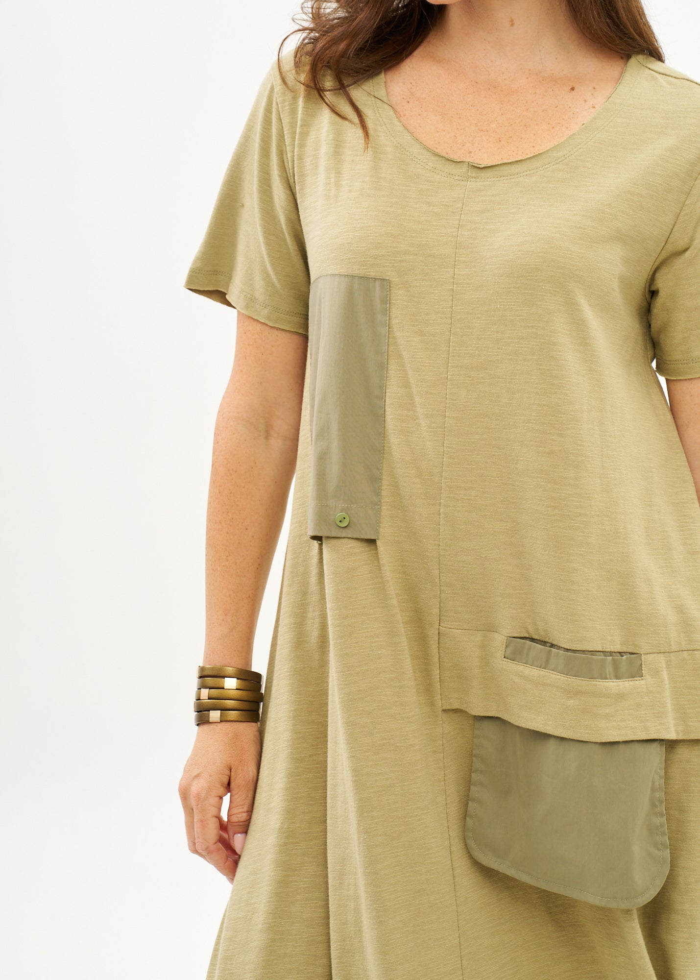 Green short sleeve dress with inverted pocket