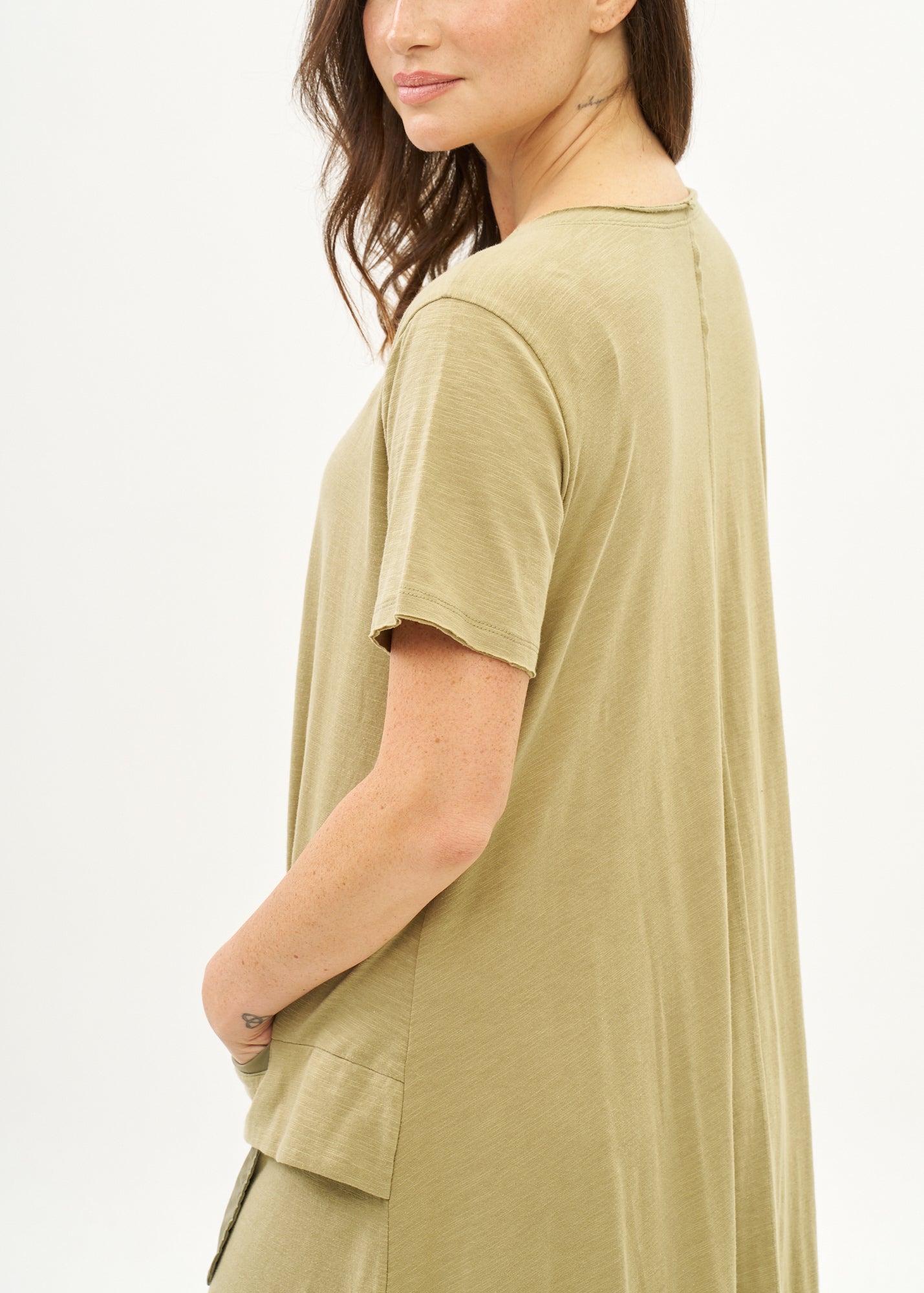 Green short sleeve dress with inverted pocket