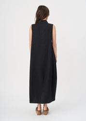 שמלה עם חצי כפתרה וצווארון שחור