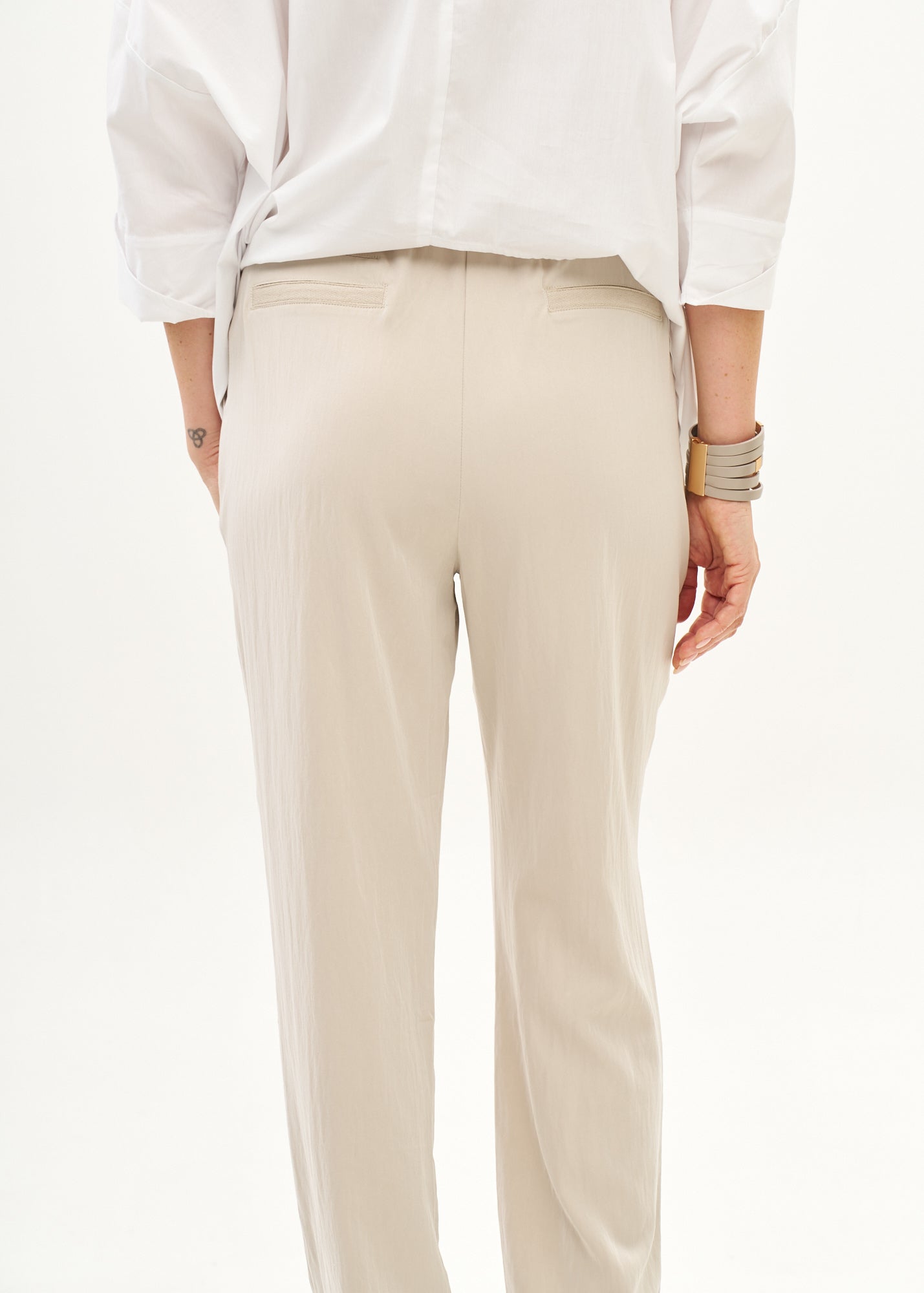 Belted drawstring pants with stone ribbon combination