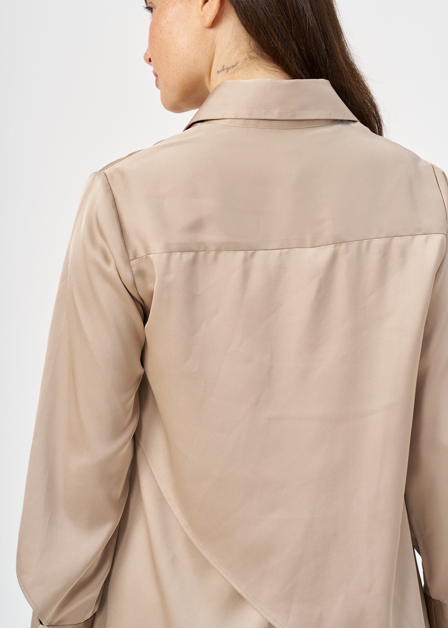 חולצה מכופתרת סאטן שרוולים פתוחים חום