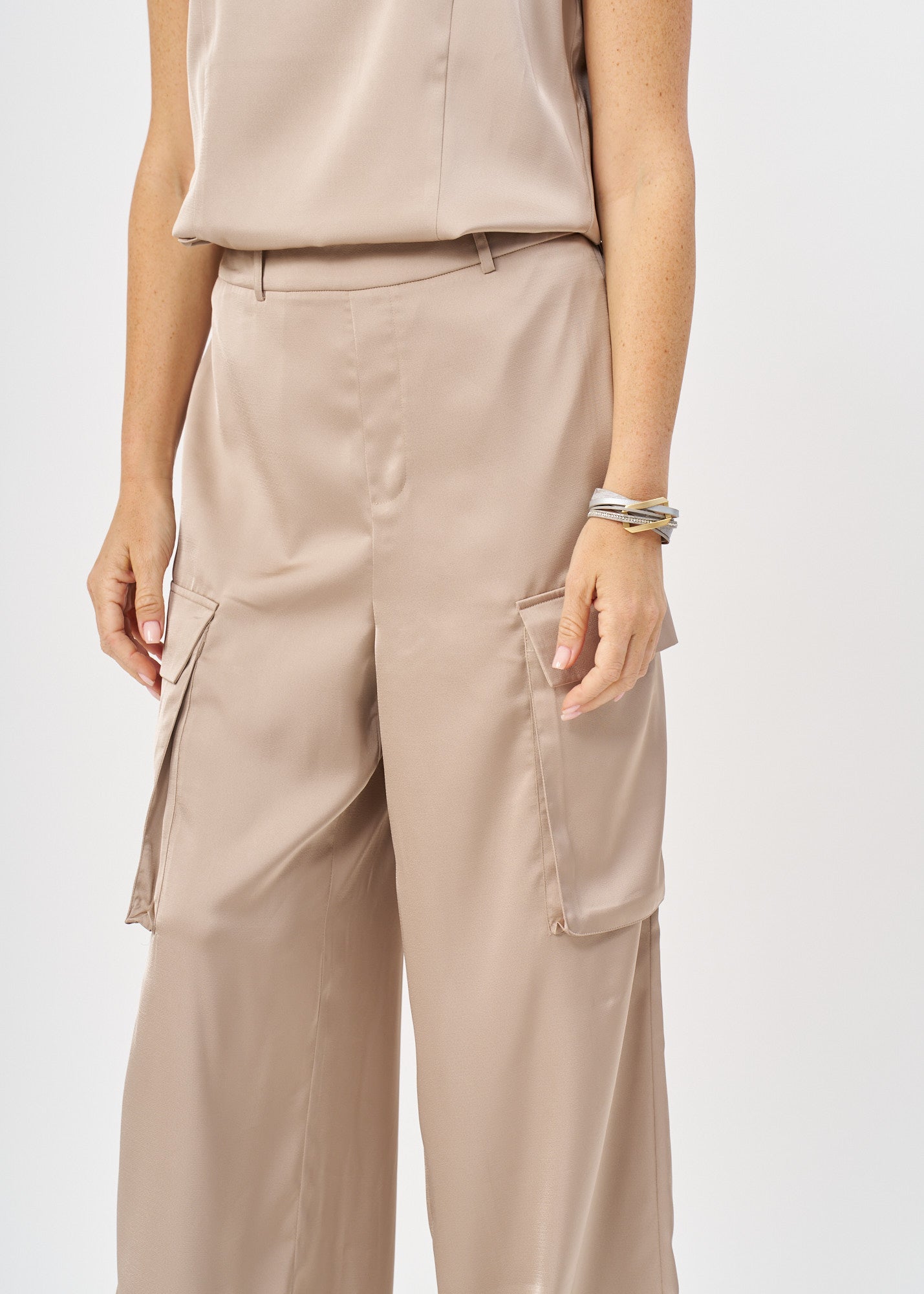 Brown satin pants with pockets