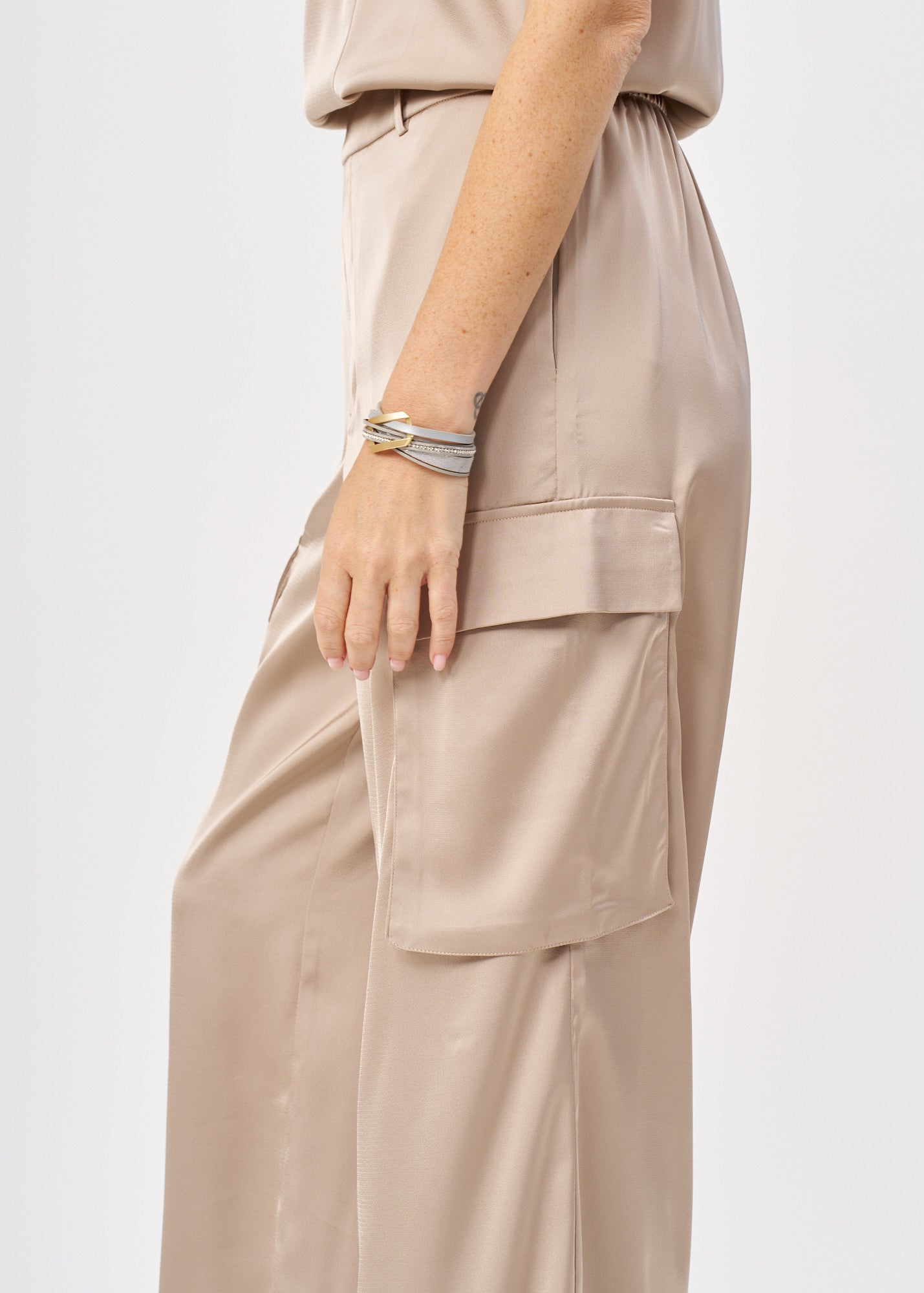 Brown satin pants with pockets