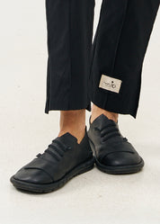 נעלי נוחות מעור סיגרה אסימטרית ושרוכי גומי שחור