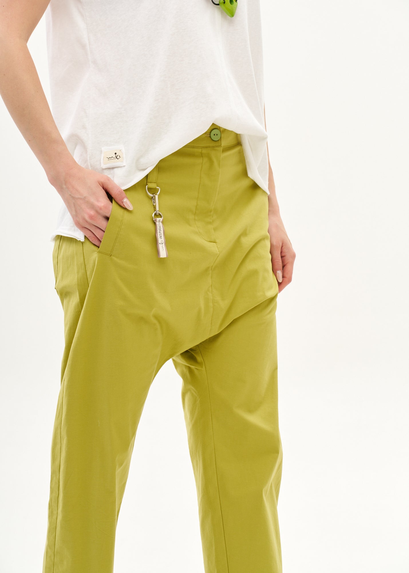 מכנסיים שקי עם סרט מייה ירוק