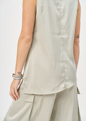 גופייה עם כיס סאטן ירוק