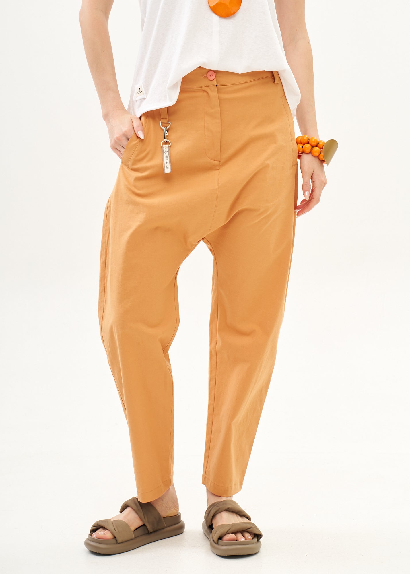 מכנסיים שקי עם סרט מייה כתום