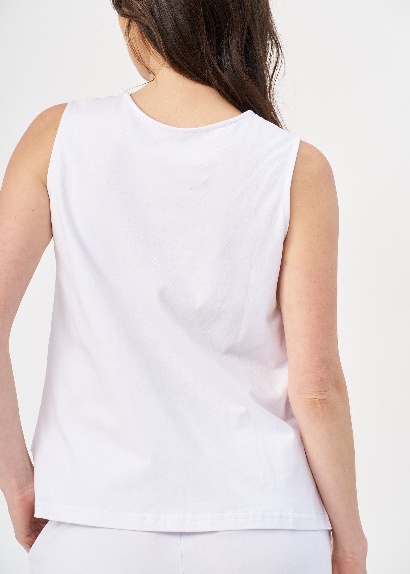 White jersey tank top with slit at the hem