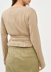עליונית שרוול ארוך נקשרת במותן חום