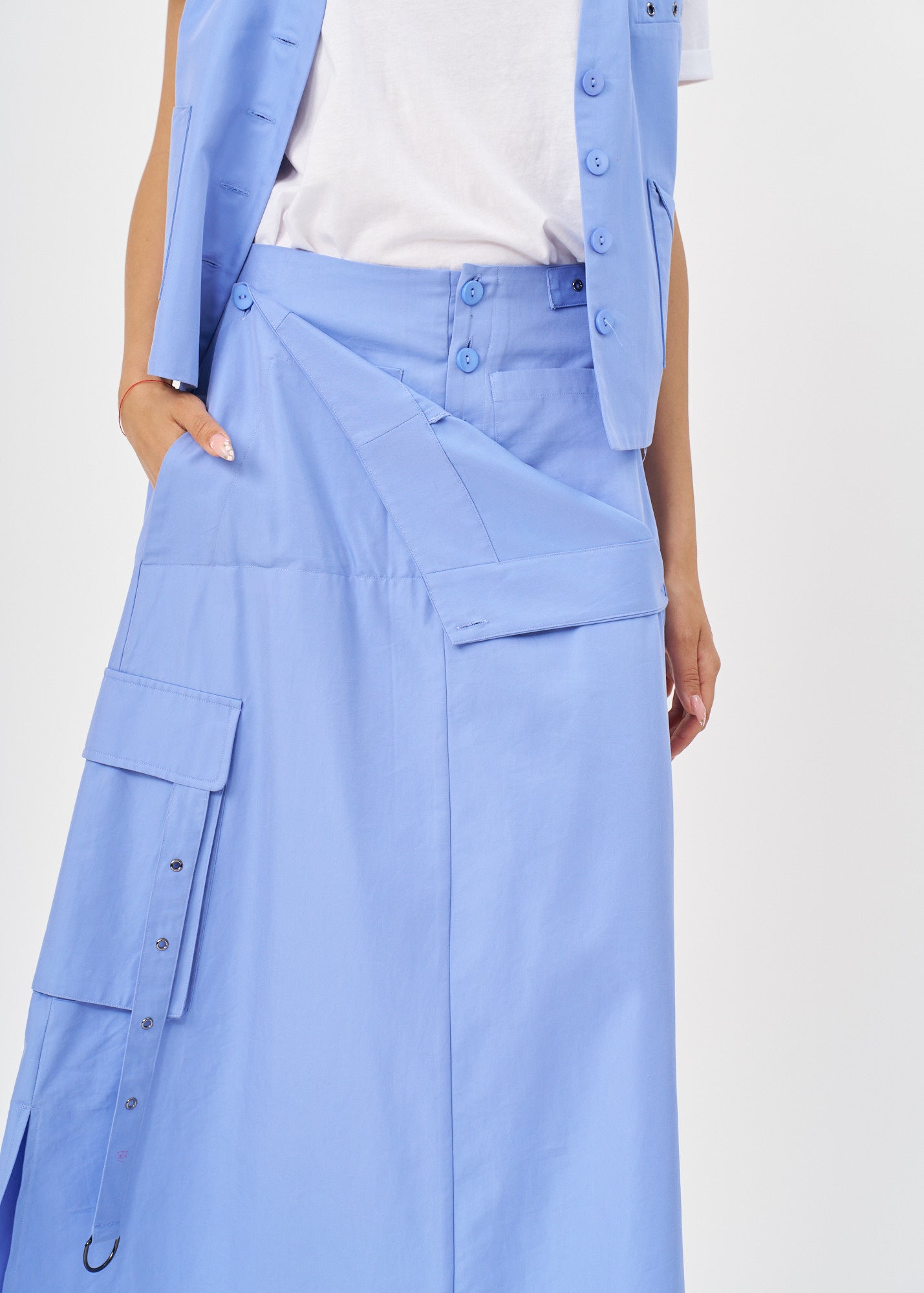 Kangaroo skirt with blue cargo pockets