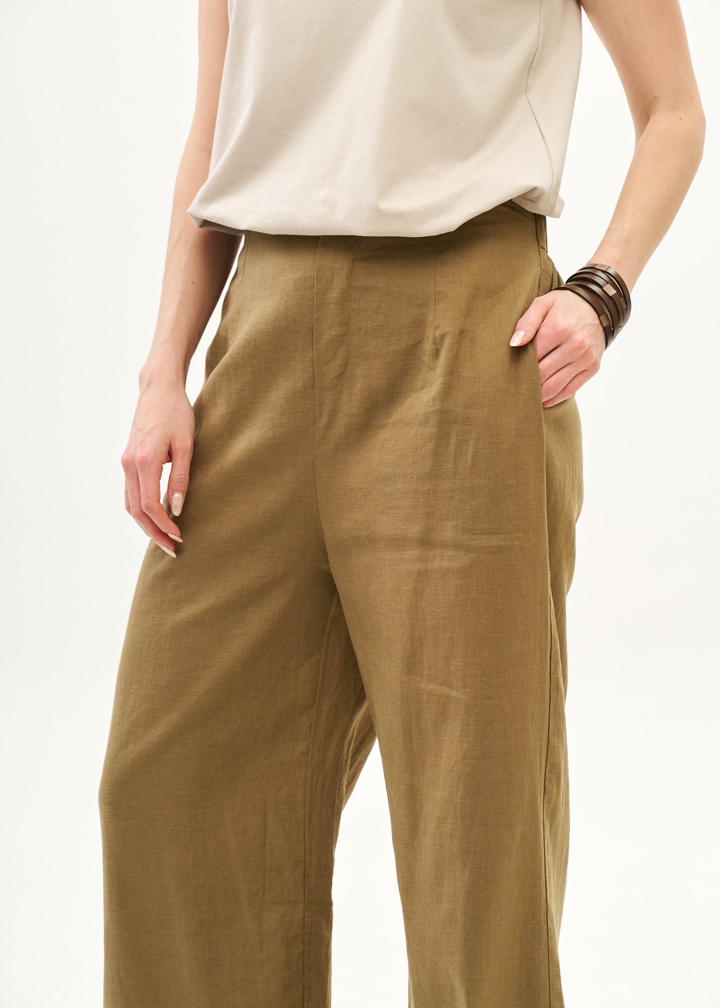 Classic brown linen pants