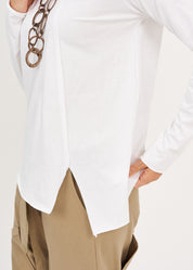 חולצה שרוולים ארוכים וחתך לבן