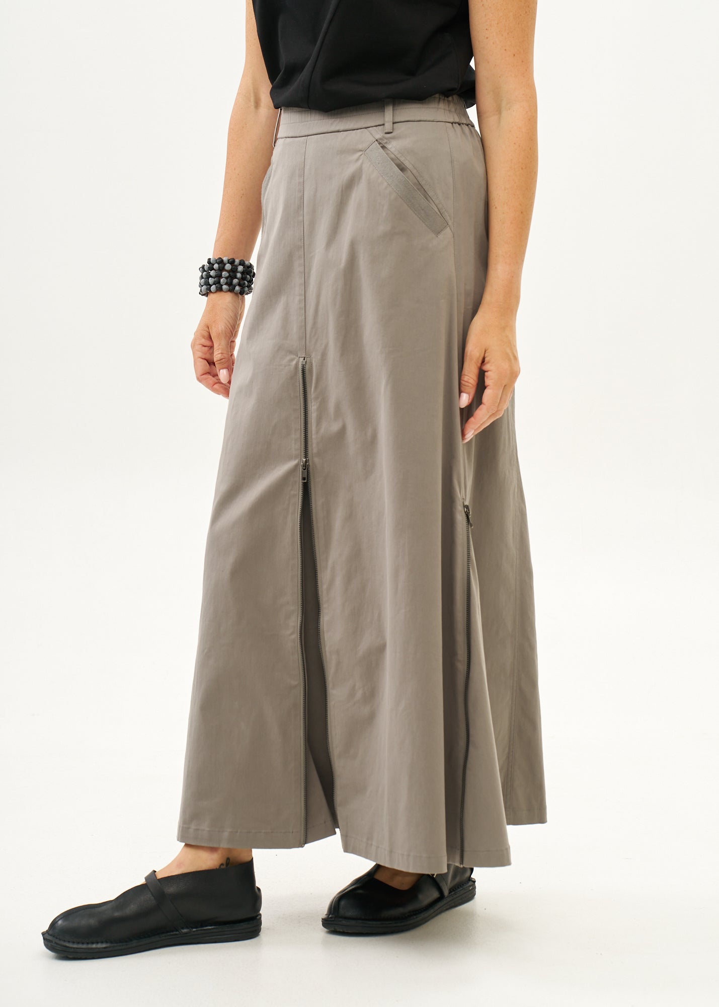 חצאית עם רוכסנים שילוב סרט אפור