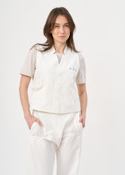 Folded pocket vest with white button