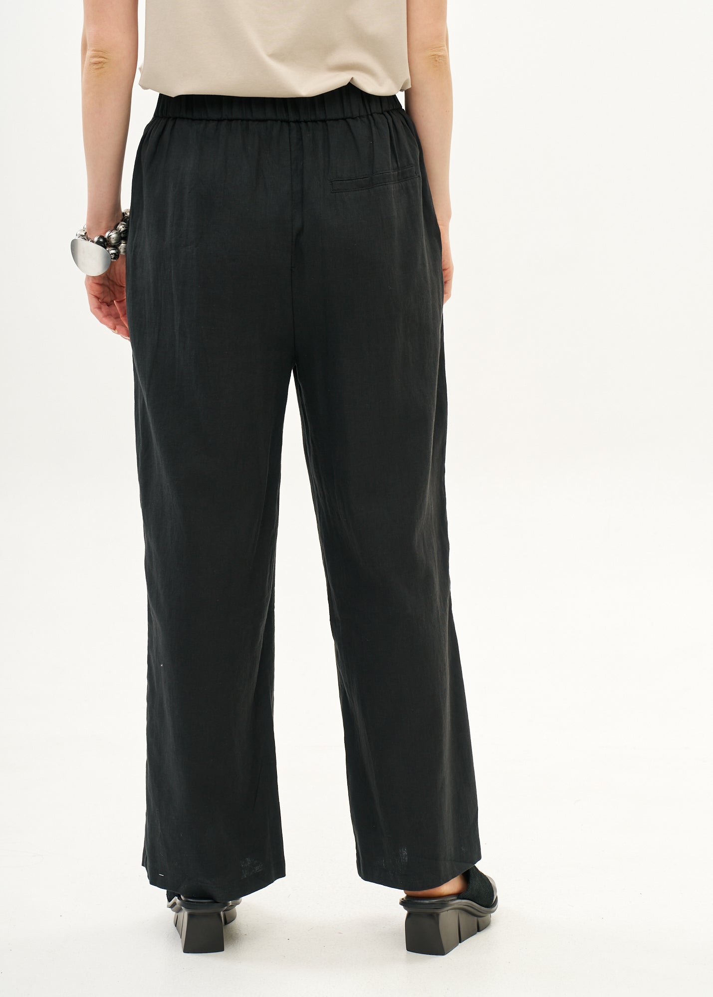 Classic linen pants black