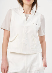 Folded pocket vest with white button