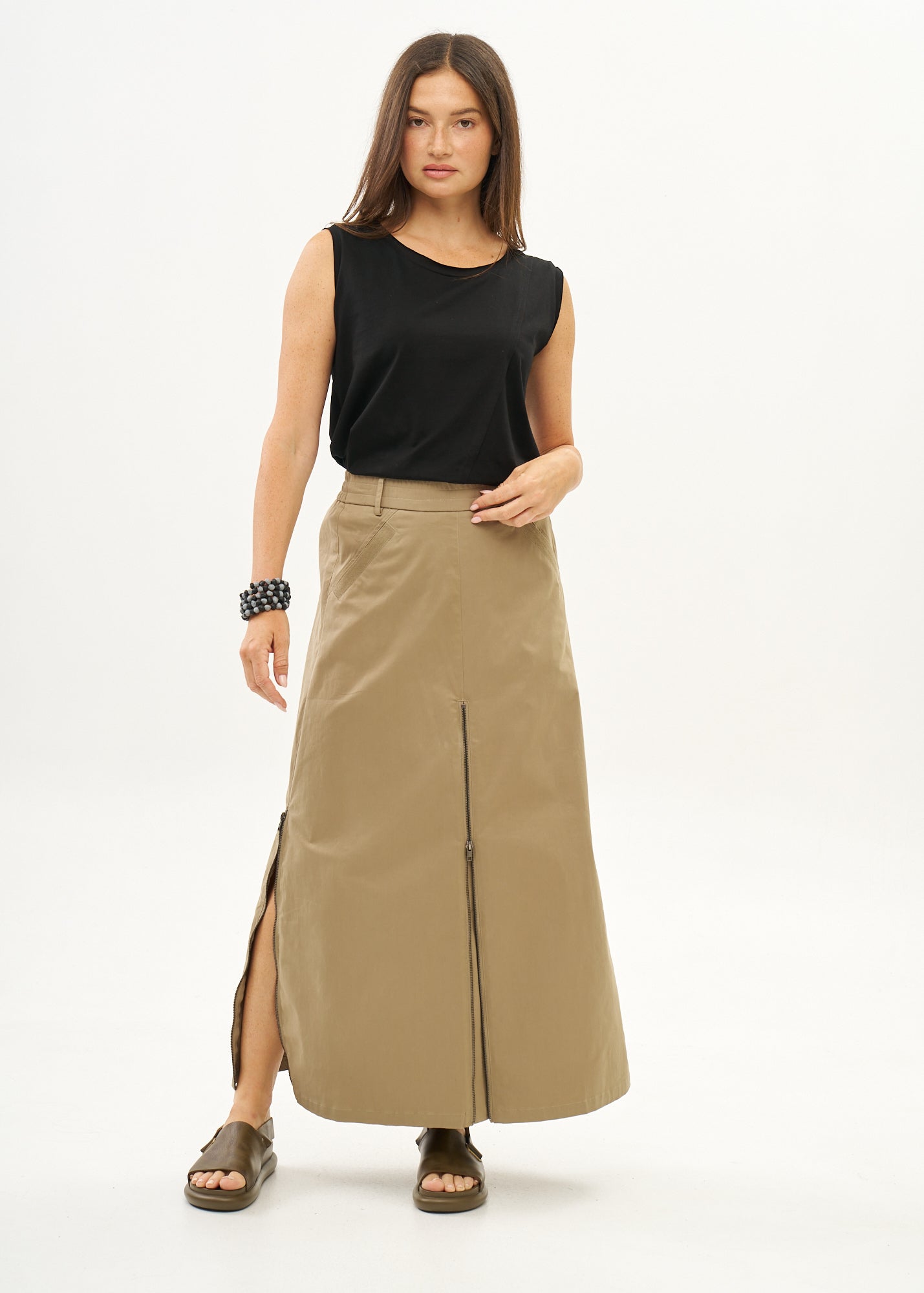 חצאית עם רוכסנים שילוב סרט חום