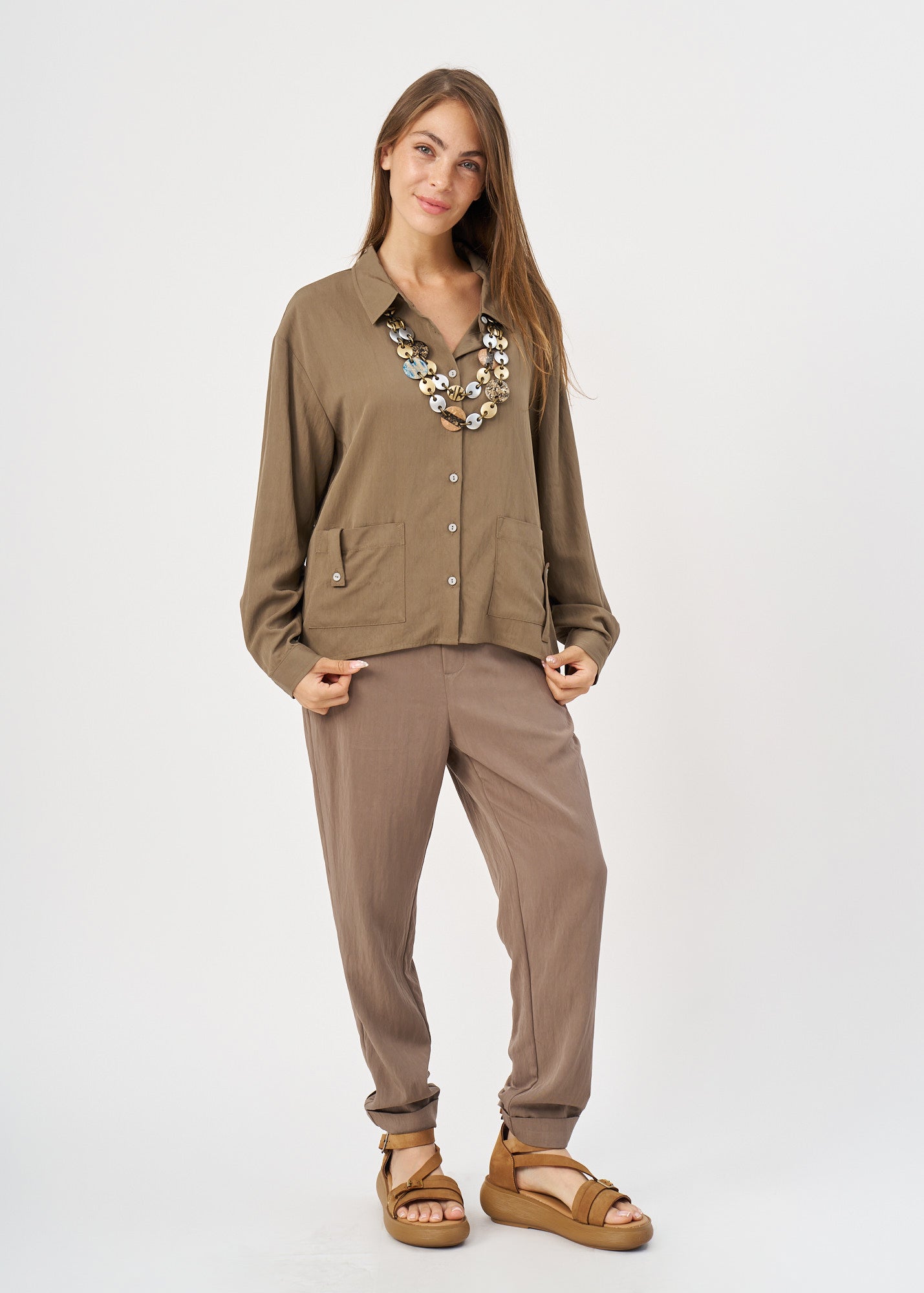 Soft fabric button-down shirt with two front pockets, brown
