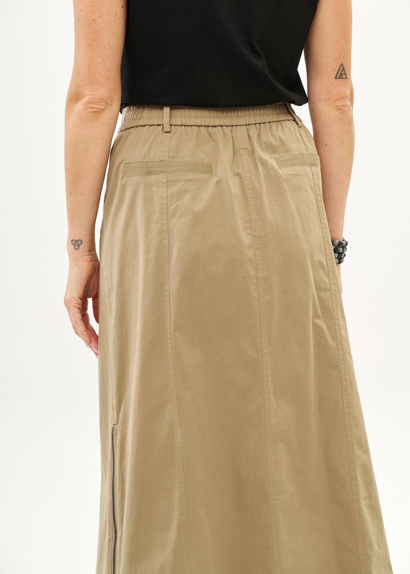 חצאית עם רוכסנים שילוב סרט חום