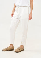 מכנסיים תפר באמצע ופאץ' לבן