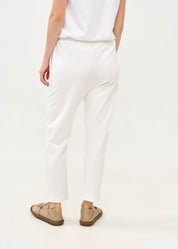 מכנסיים תפר באמצע ופאץ' לבן