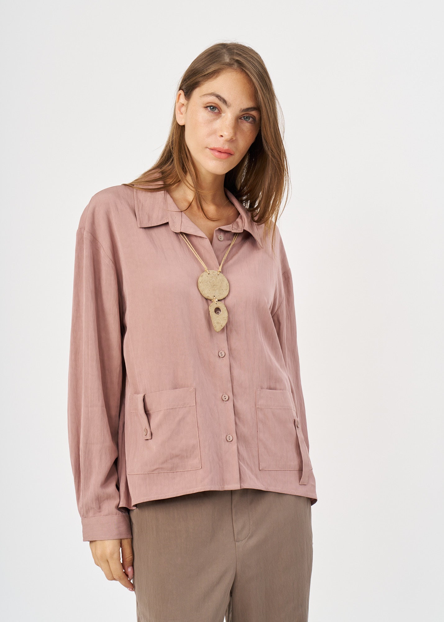 Soft fabric button-down shirt with two front pockets, pink