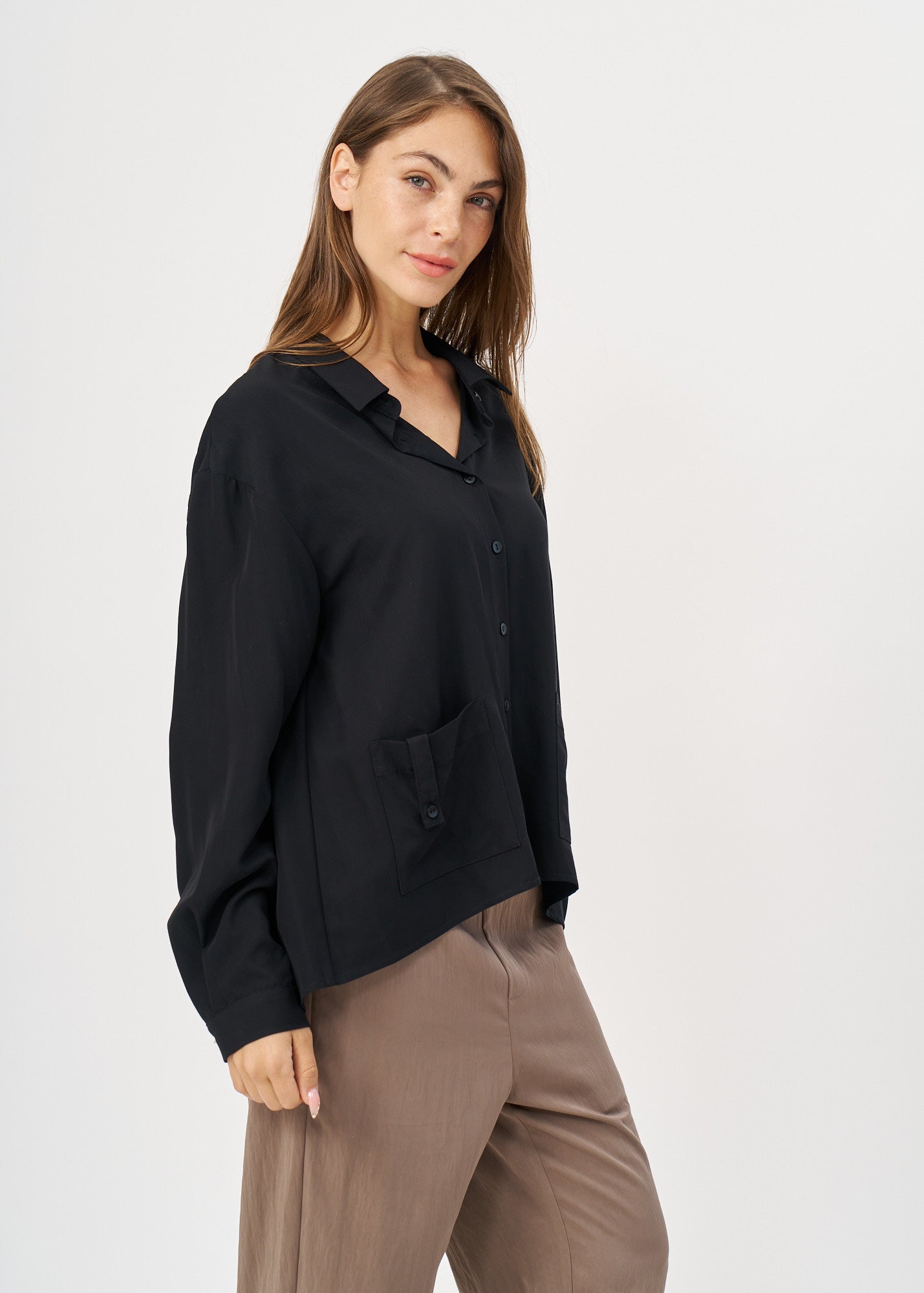 Soft fabric button-down shirt with two front pockets, black