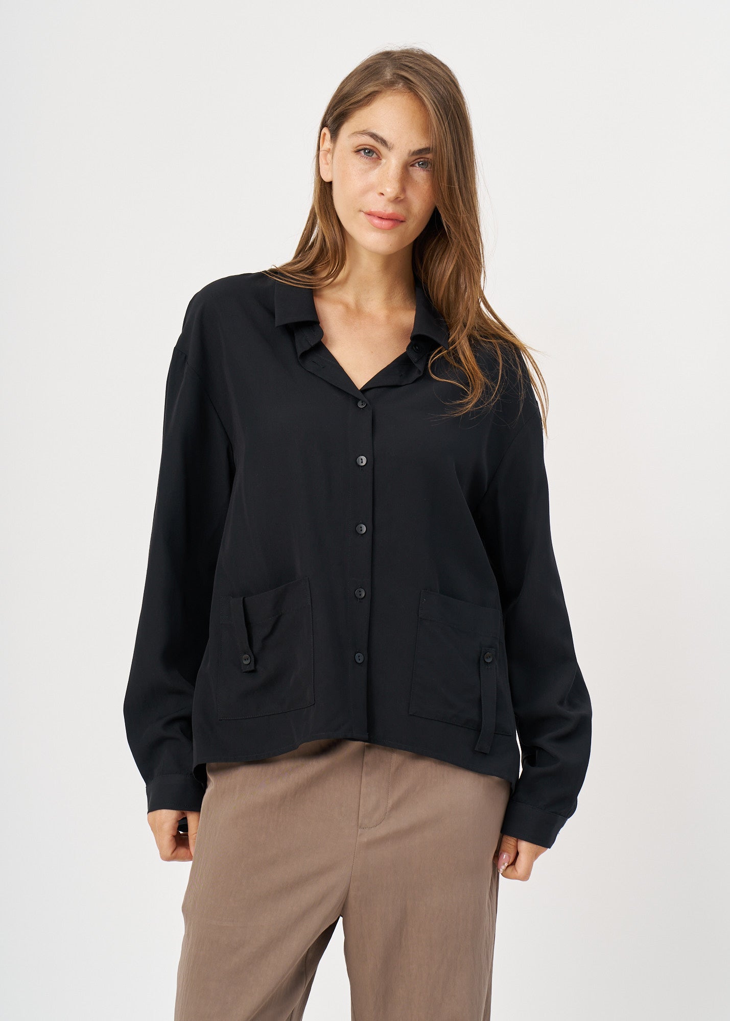 Soft fabric button-down shirt with two front pockets, black