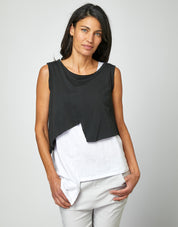 Model short tank top, black front triangle