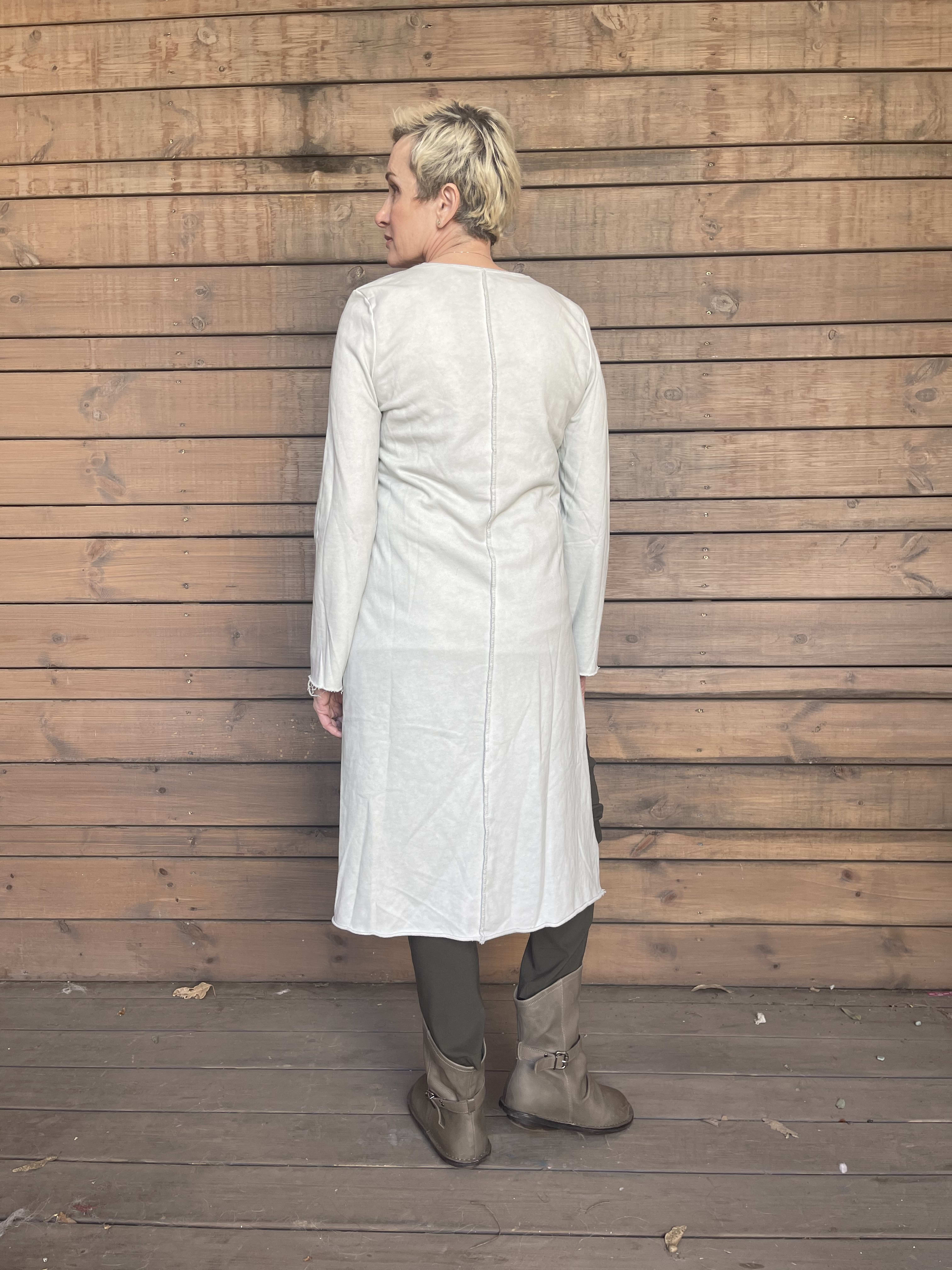 Stone wash long back sweatshirt with prominent stitching