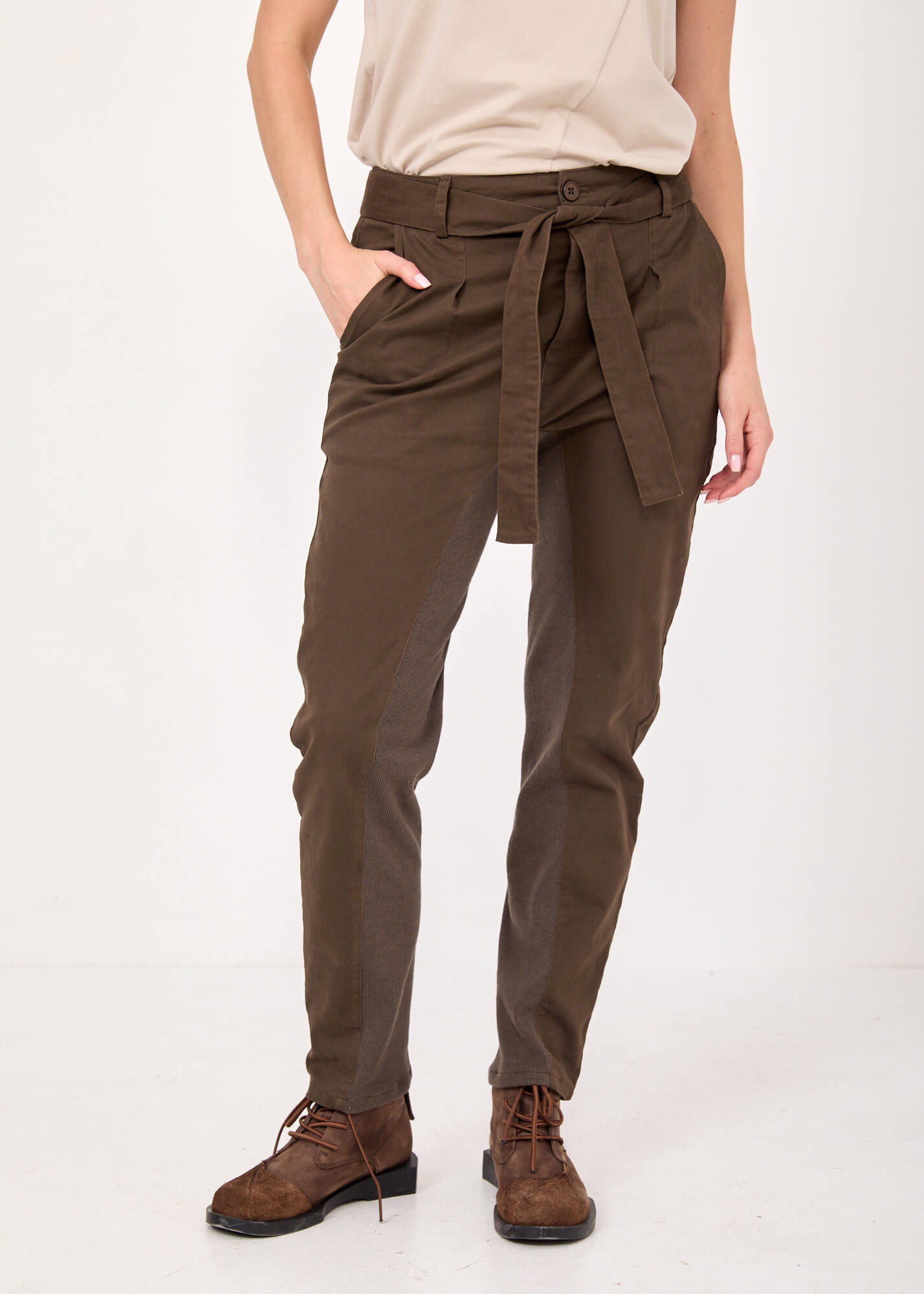 Rib and brown belt combination pants
