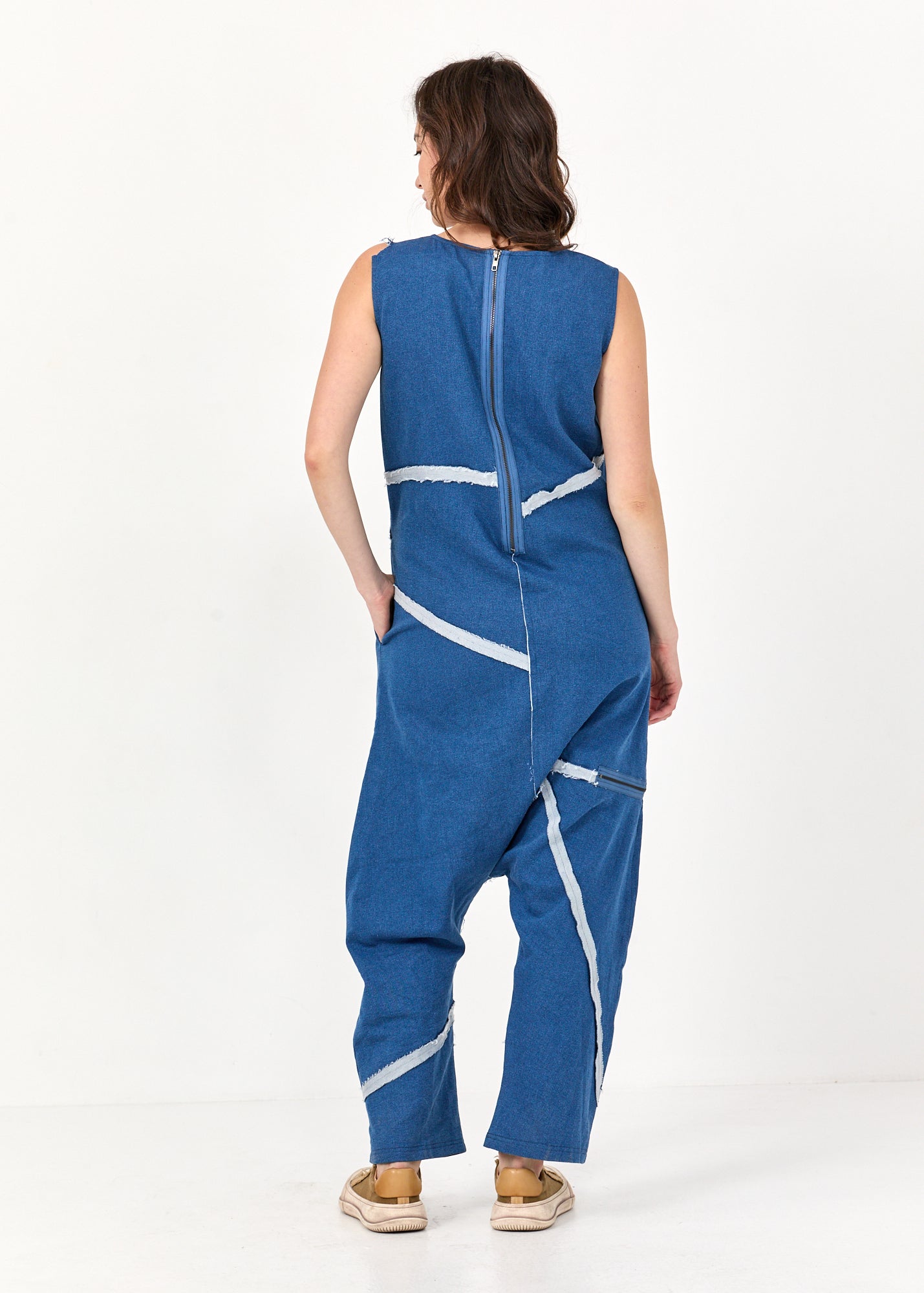 Jeans-like overalls with light blue wash zippers