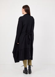 עליונית חגורה נקשרת במותן שחור