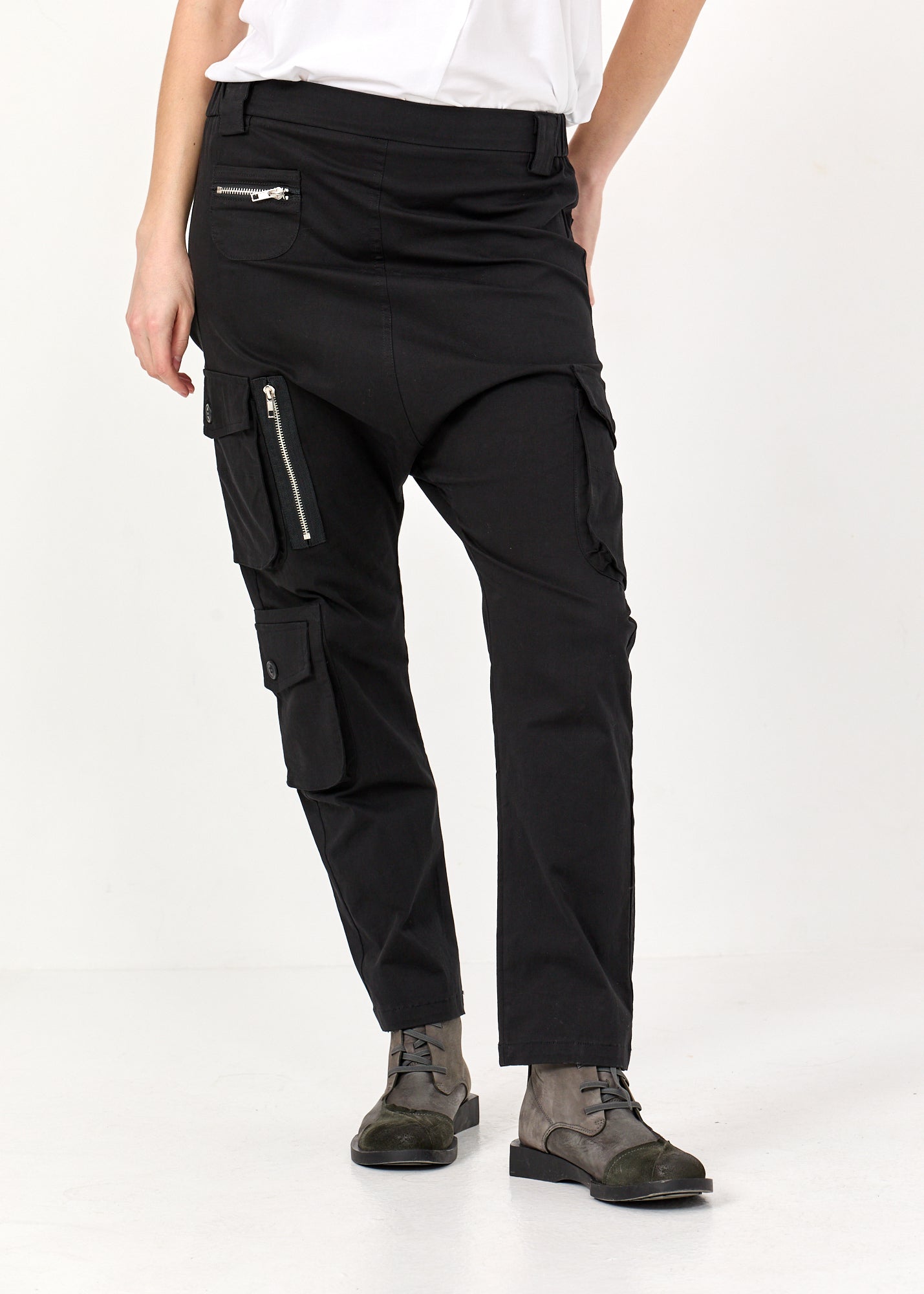 מכנסיים ארוכים עם כיסי קרגו שחור