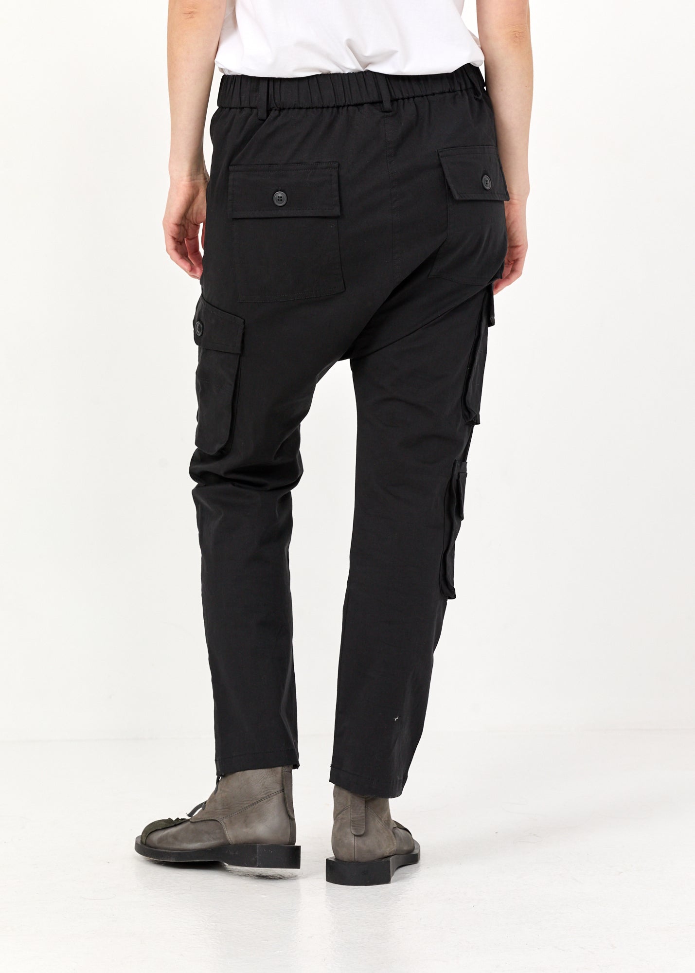 מכנסיים ארוכים עם כיסי קרגו שחור