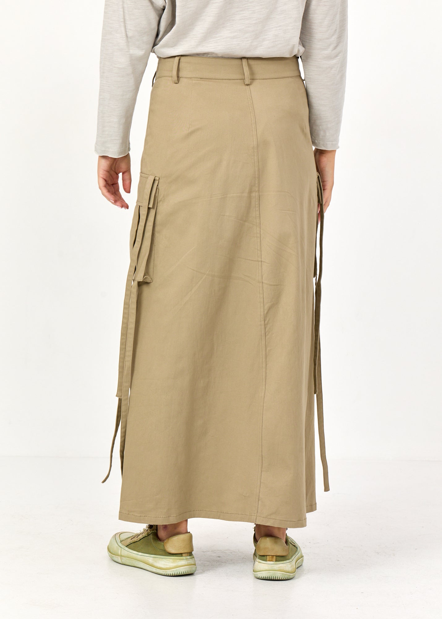 Front slit skirt and brown cargo pockets