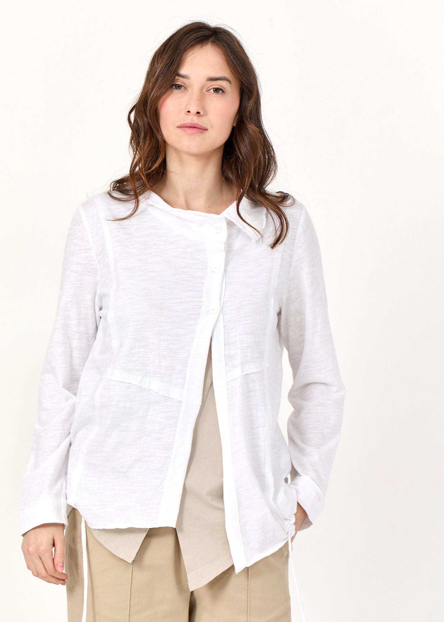 עליונית מכופתרת אסימטרית סלאב לבן