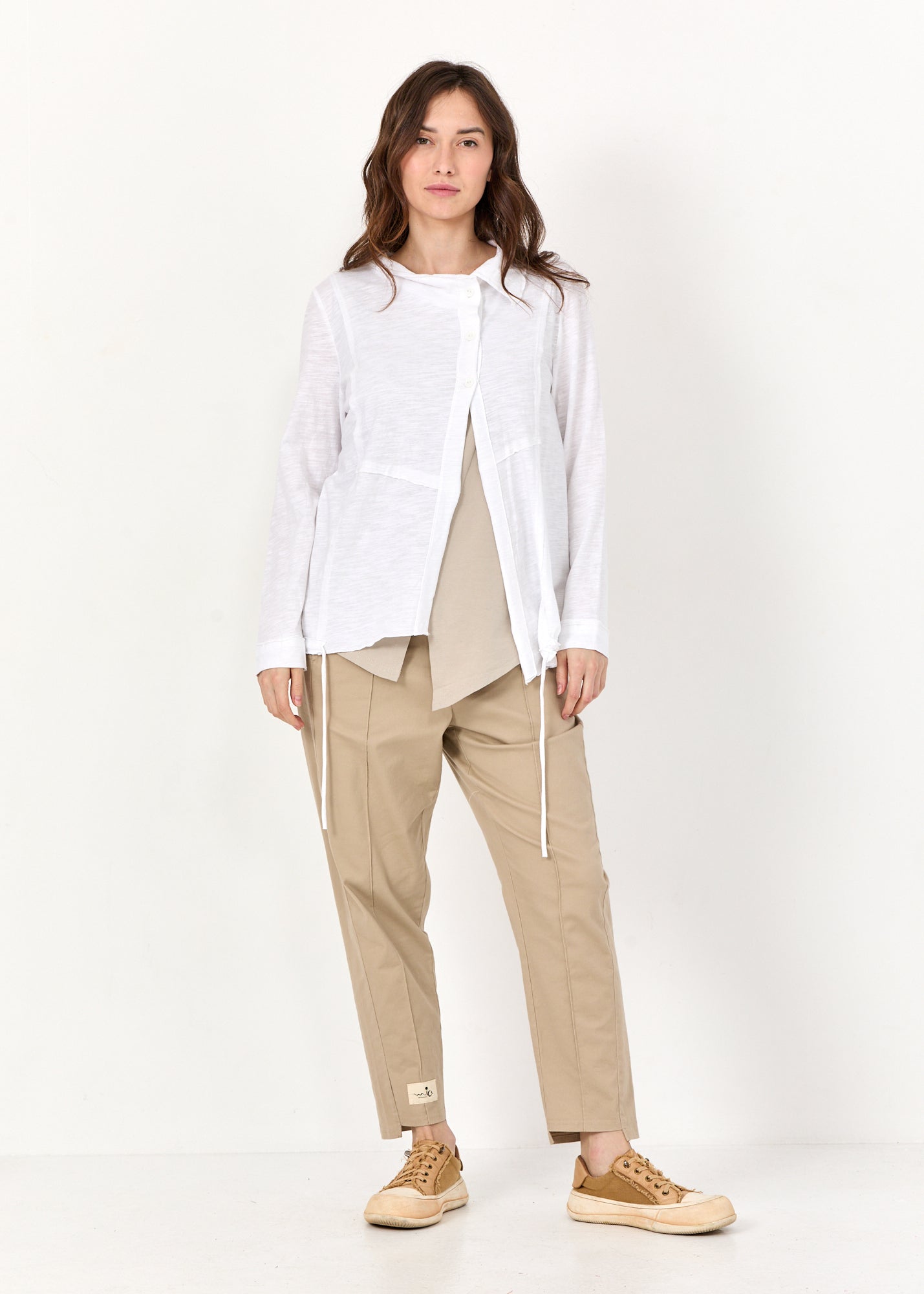 עליונית מכופתרת אסימטרית סלאב לבן