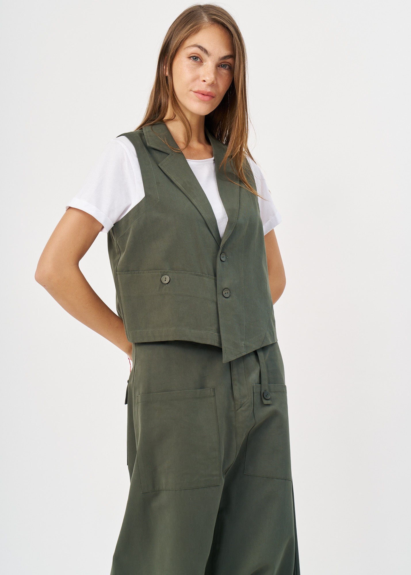 וסט סיומת אסימטרית ירוק כהה