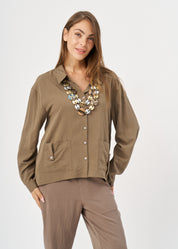 Soft fabric button-down shirt with two front pockets, brown