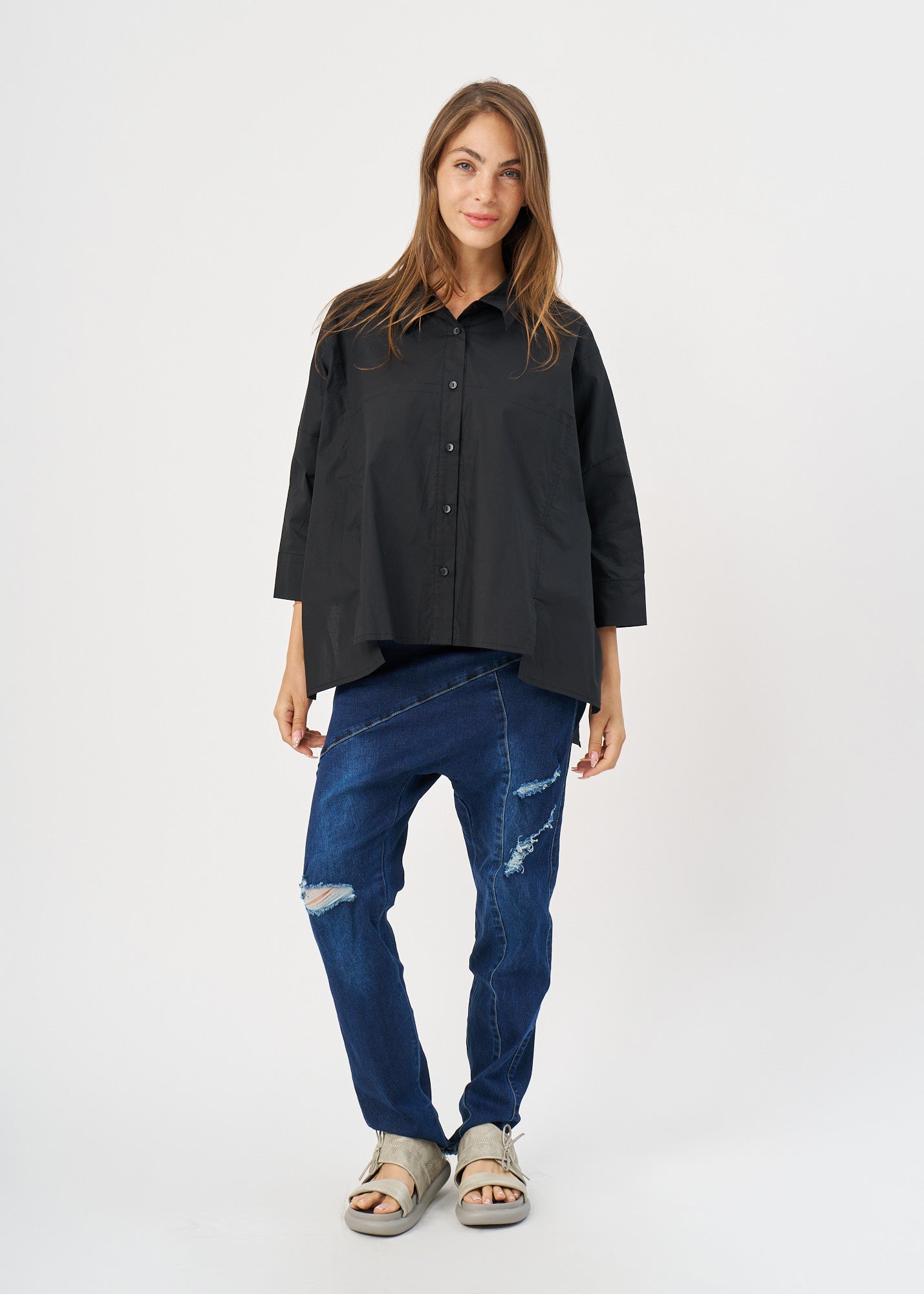 Button-down shirt with straight pockets, black