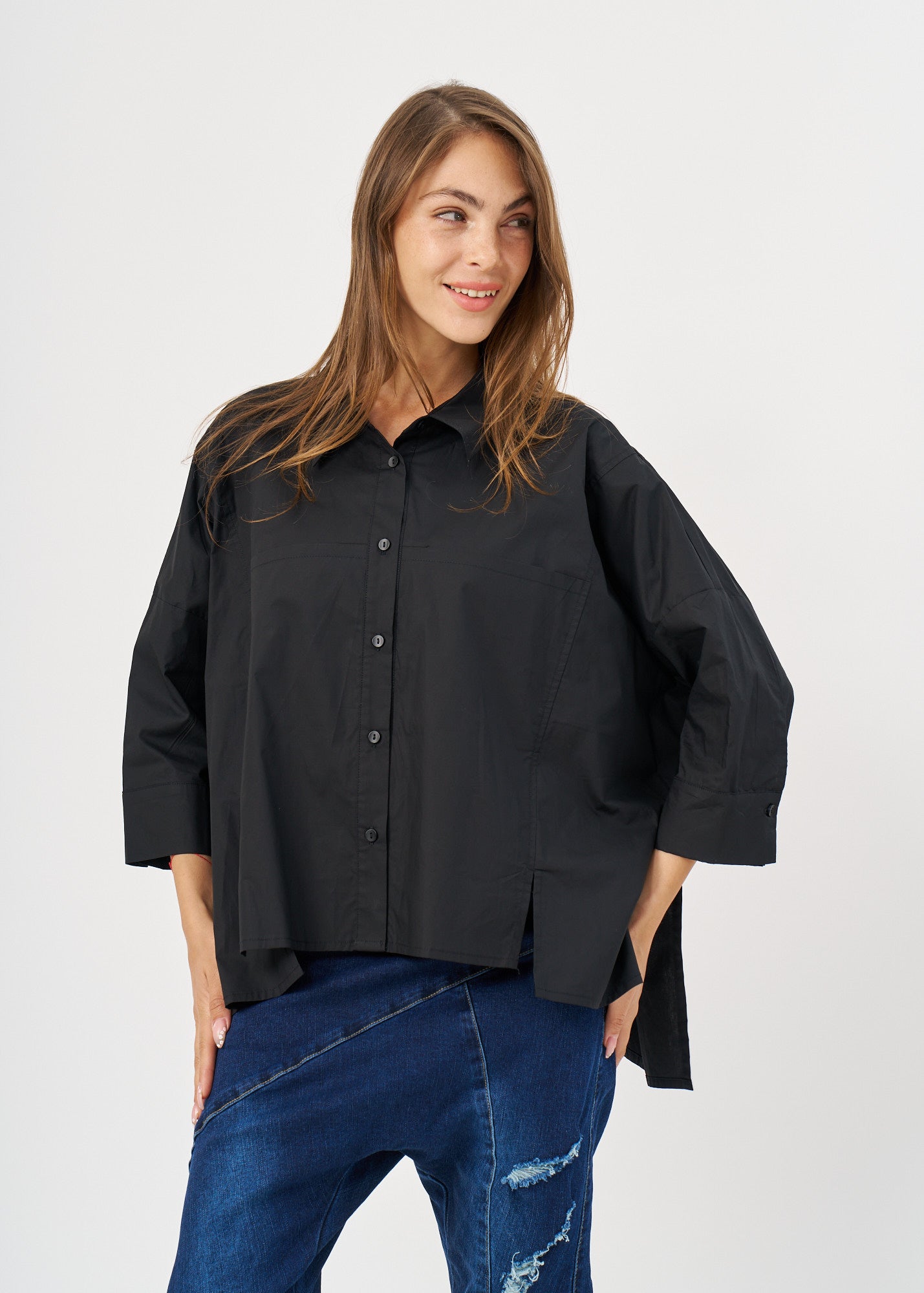 Button-down shirt with straight pockets, black