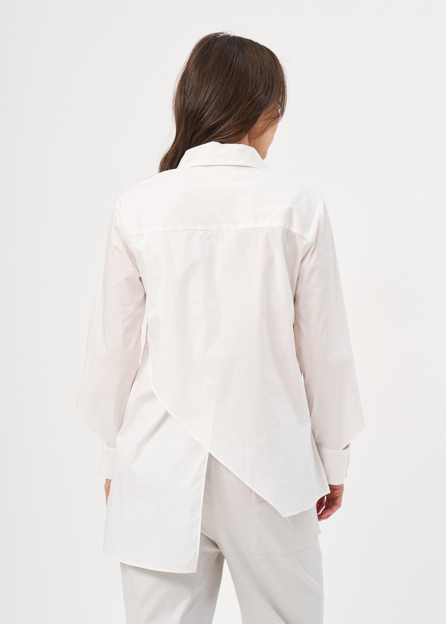 חולצה גברית אסימטרית שרוול פתוח אופוויט