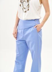 מכנסיים עם חצי חגורה רחבה כחול